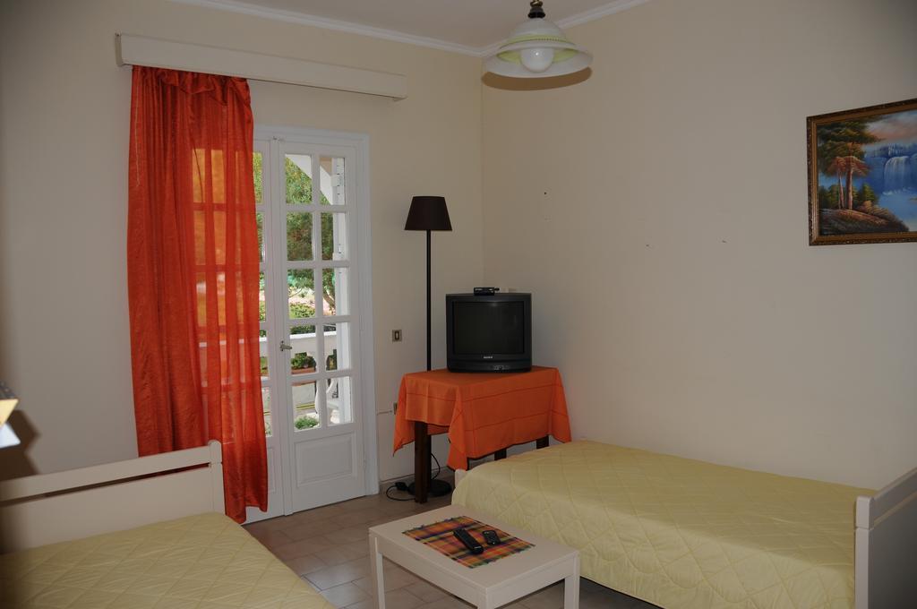 Apartamento Vicky'S Garden Kalamákion Exterior foto