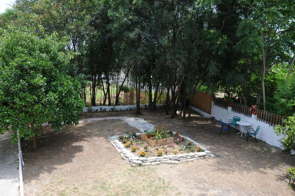 Apartamento Vicky'S Garden Kalamákion Exterior foto
