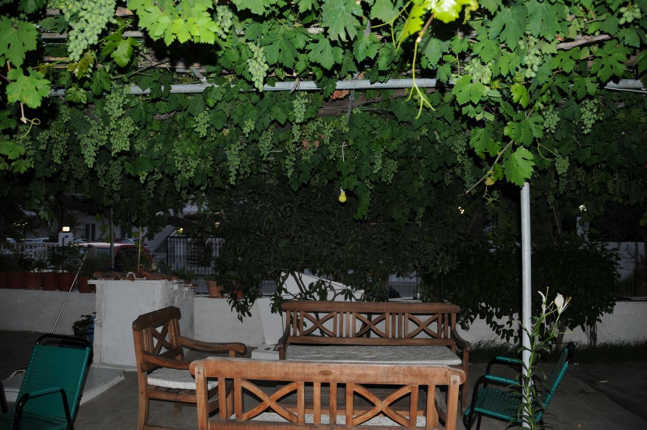 Apartamento Vicky'S Garden Kalamákion Exterior foto